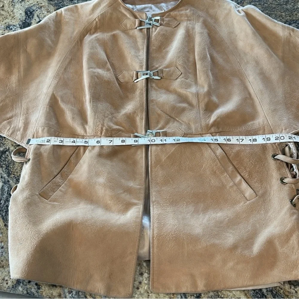 70’s Daniel Phillipe suede leather cape coat - Picture 5 of 6